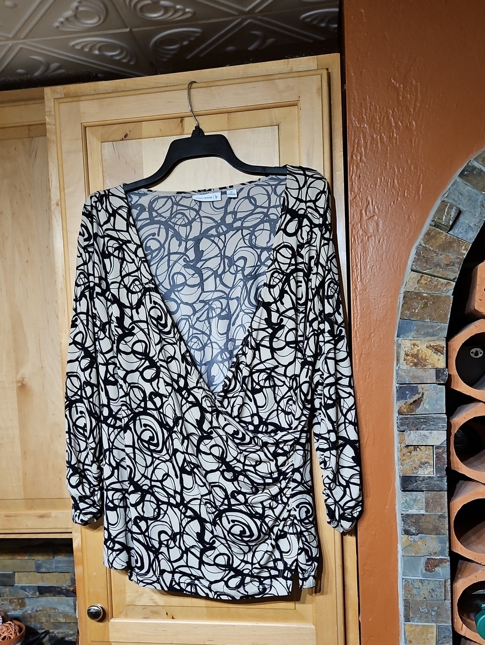 Susan Graver Black Cream Abstract Swirl Liquid Knit 3/4 Sleeve Faux Wrap Top
